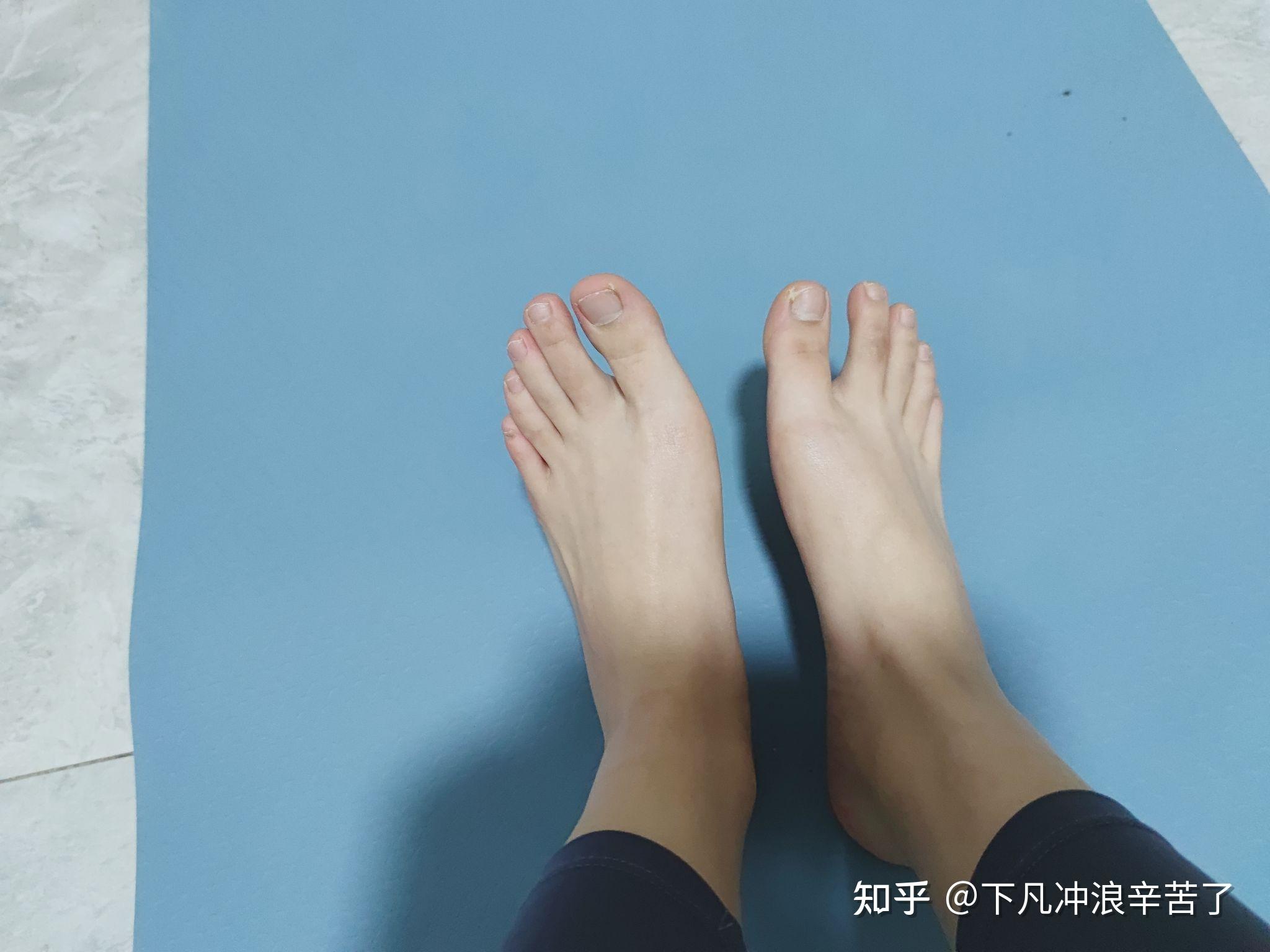 16岁女生脚 赤脚图片