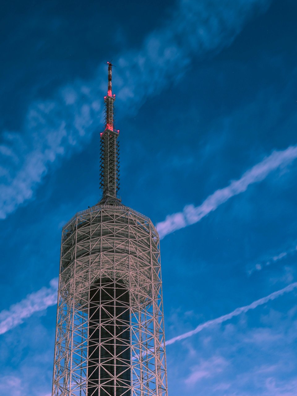 大连电视塔 看哪都在 大连观光塔,原名大连广播电视塔,坐落于大连市内