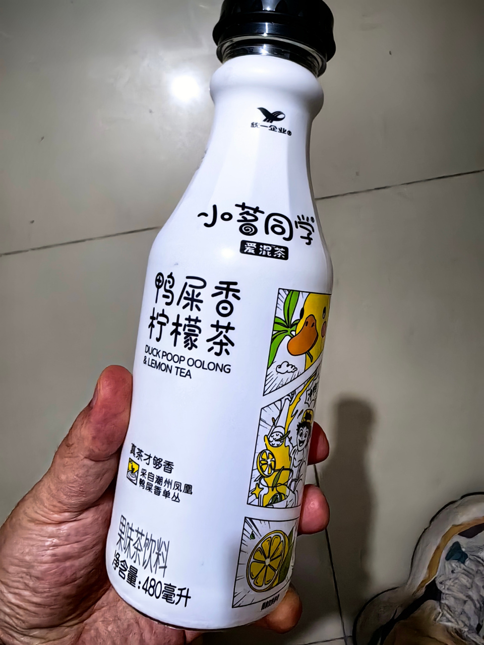 小茗同学这个鸭屎香柠檬茶感觉有点名不符实,里面茶底喝着像是蜜兰香