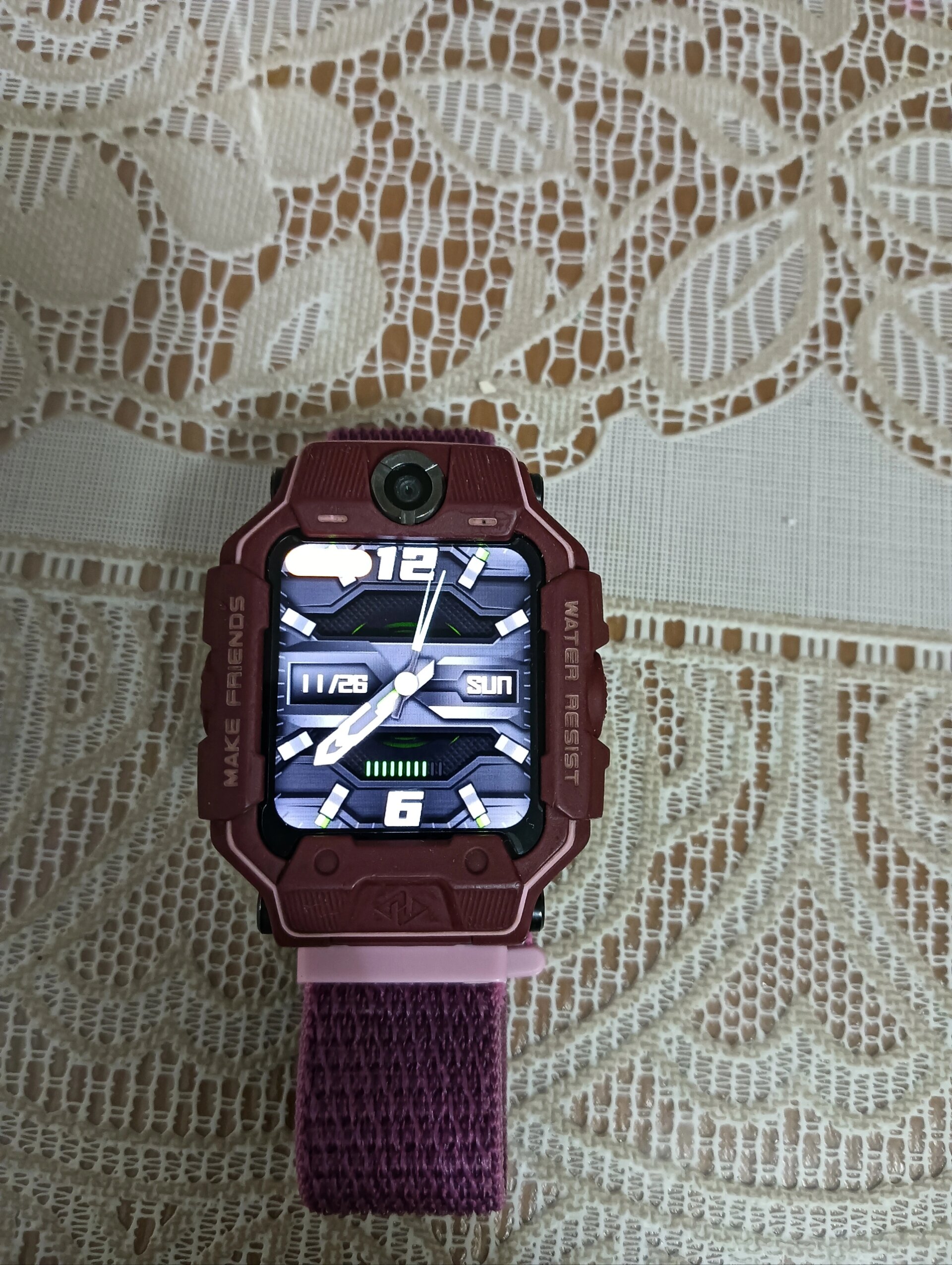 小天才电话手表z6巅峰,使用一切正常,自带nfc可刷公交地铁.现已解绑.