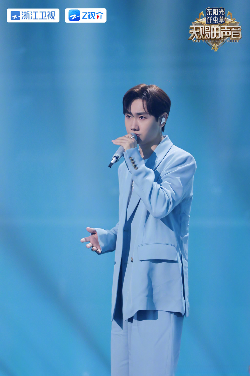 #天赐的声音# 小声送上一组@汪苏泷 ,王赫野超帅的舞台剧照,再来一