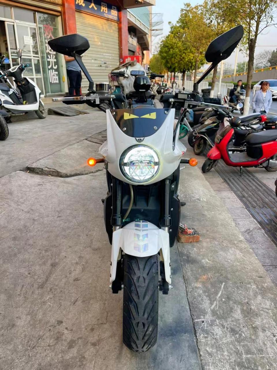 超帅绝版车型高端品牌小猴子原装壹酷中置m6一台,72伏35安大容量电池