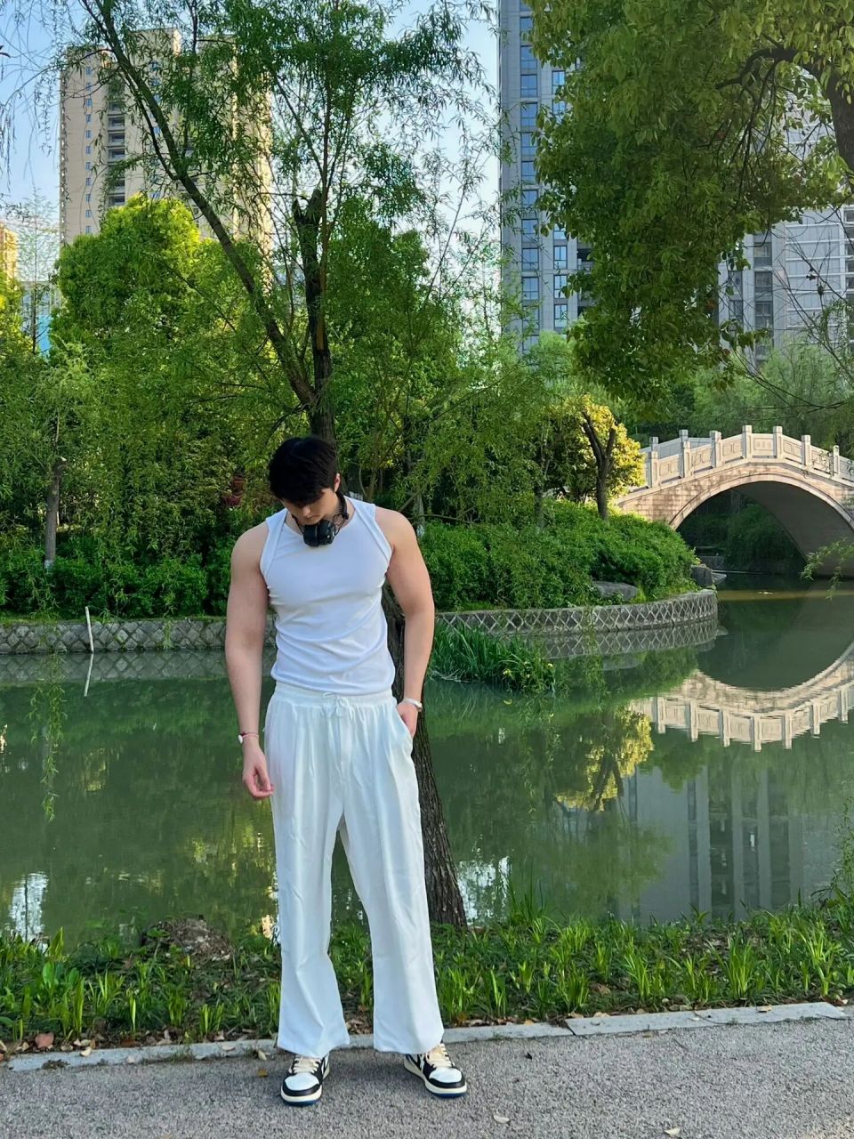 什么是你谈了高个子男朋友才知道的(193) 90:光膀子哥 97:光膀子