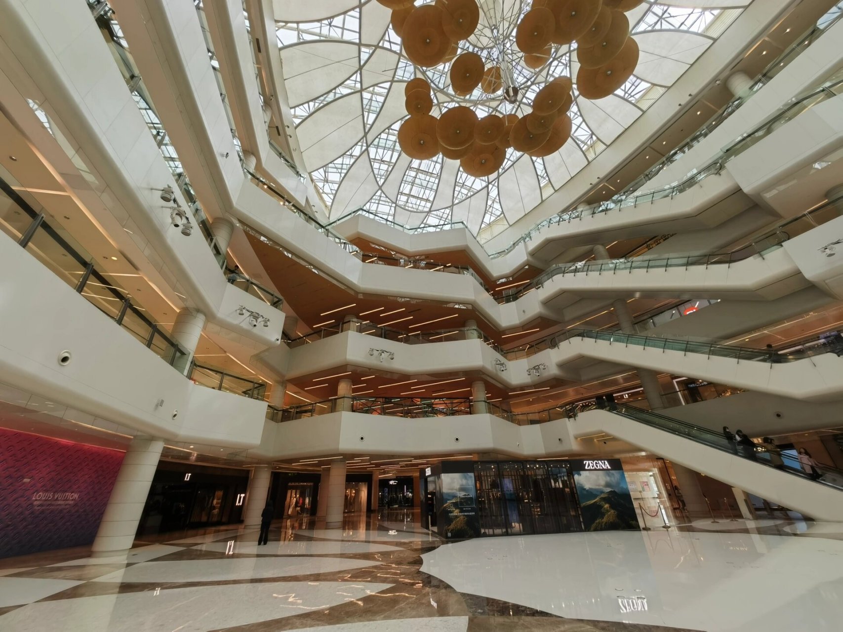 98天津万象城,位于河西区的天津文化中心,是天津奢侈品品牌最为