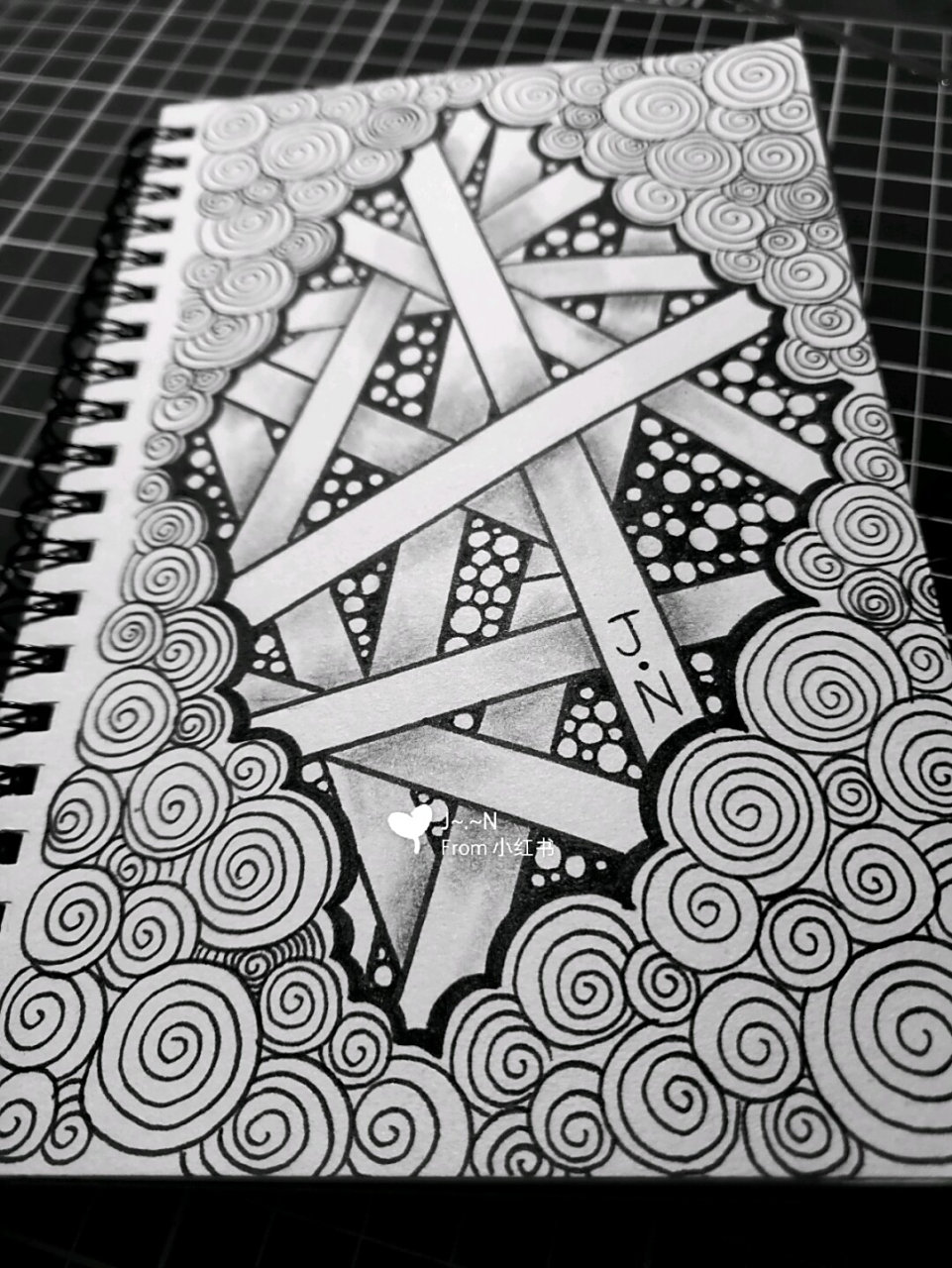 解压的圈圈 禅绕画的绘制轻松有趣,简单易学 无须深厚的绘画基础,也无