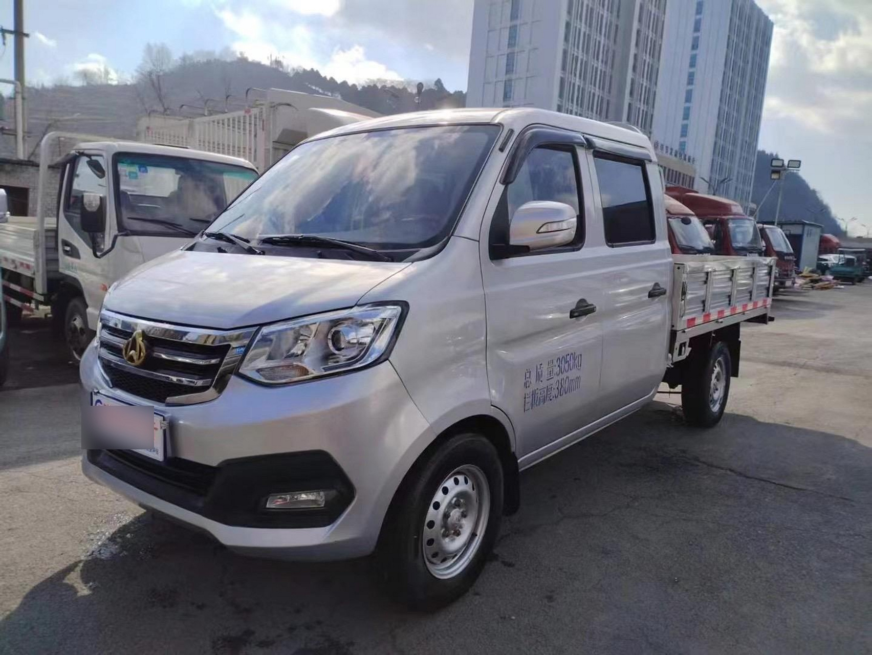 最新到店2023年6月入户长安新豹t3平板小双排货车一枚,1.