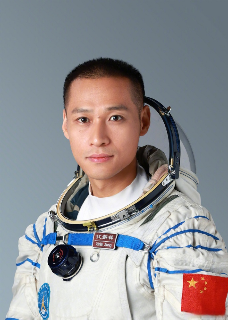 航天员汤洪波获二级航天功勋奖章#,唐胜杰江新林获授英雄航天员扔誉
