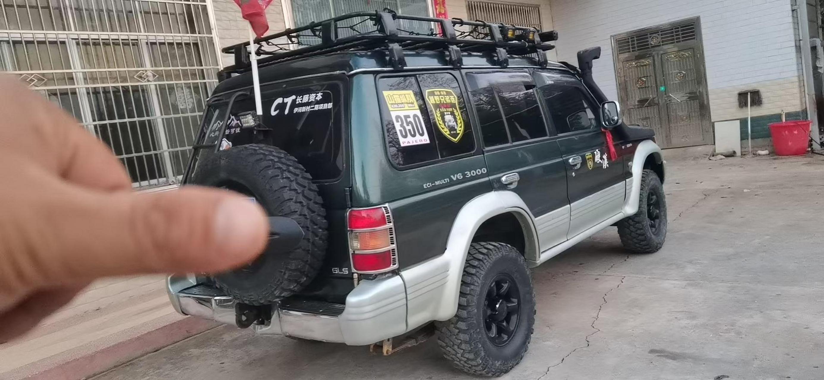 03年猎豹黑金刚2030a改装了加强下支臂加强半轴,12500磅绞盘,涉水喉