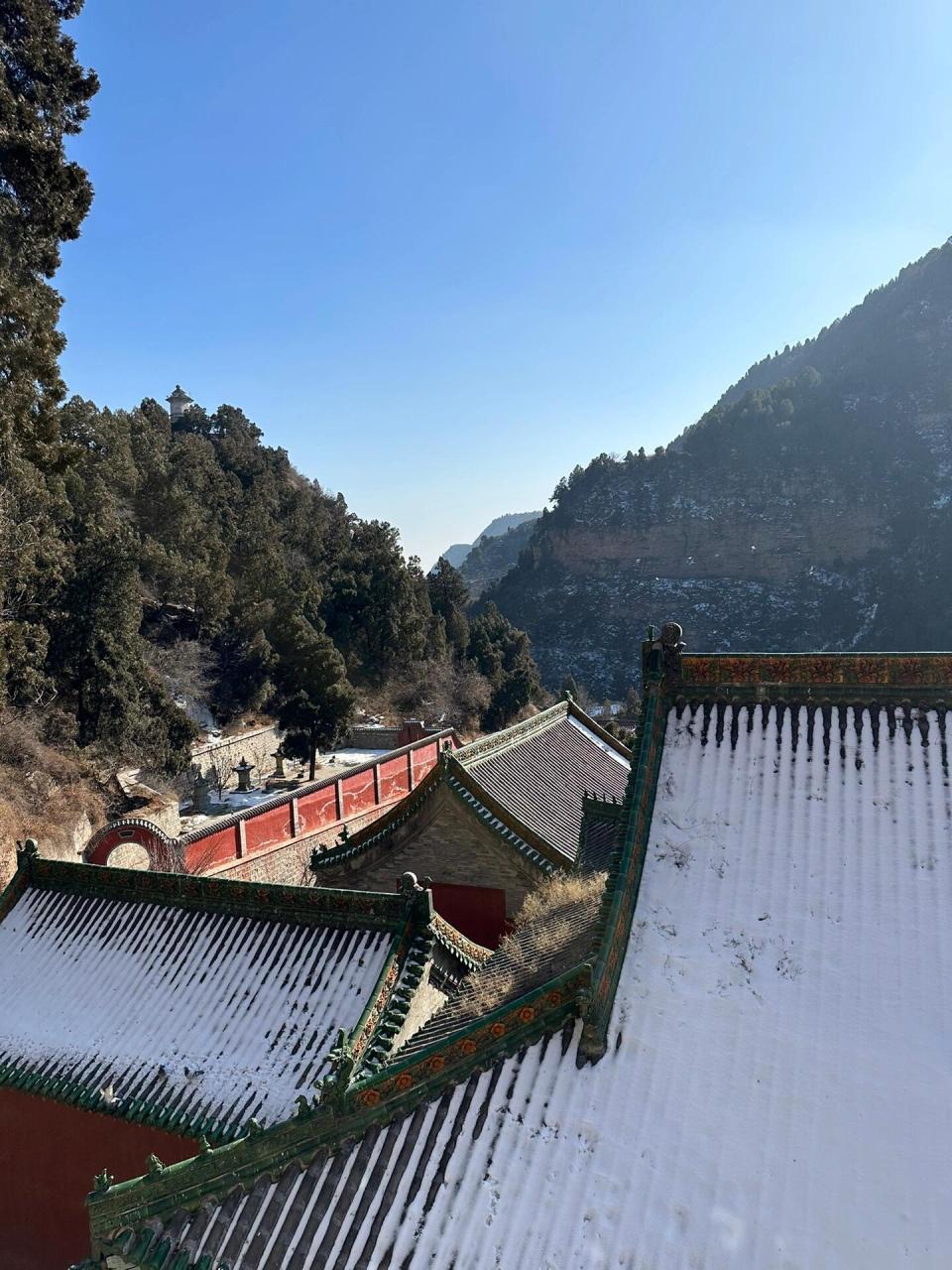 玄中寺位于山西省交城县西北十公里的石壁山上,始创于北魏延兴二年