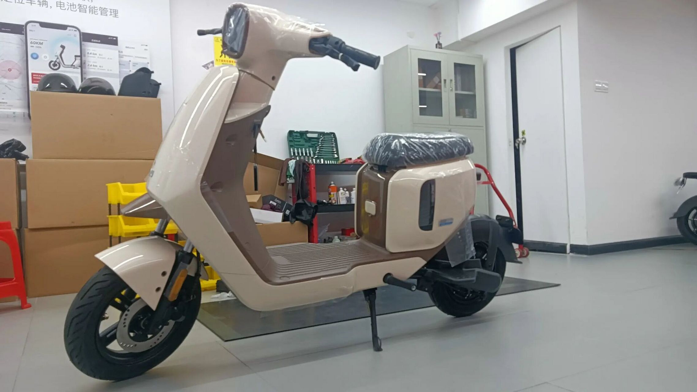 小牛电动车b2 小牛b2颜色齐全 可以装分体后座和一体座垫.