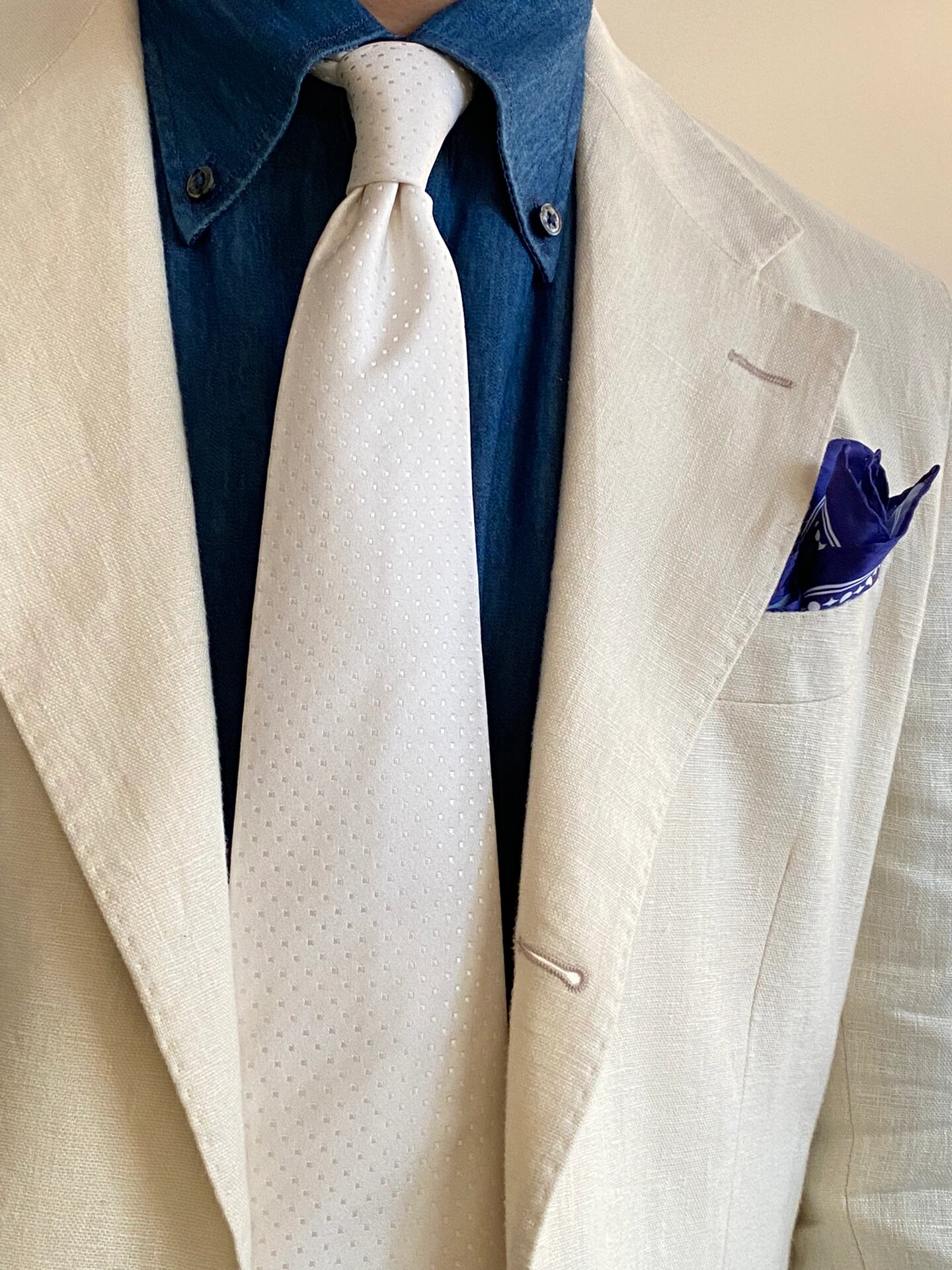 关于白色领带的搭配