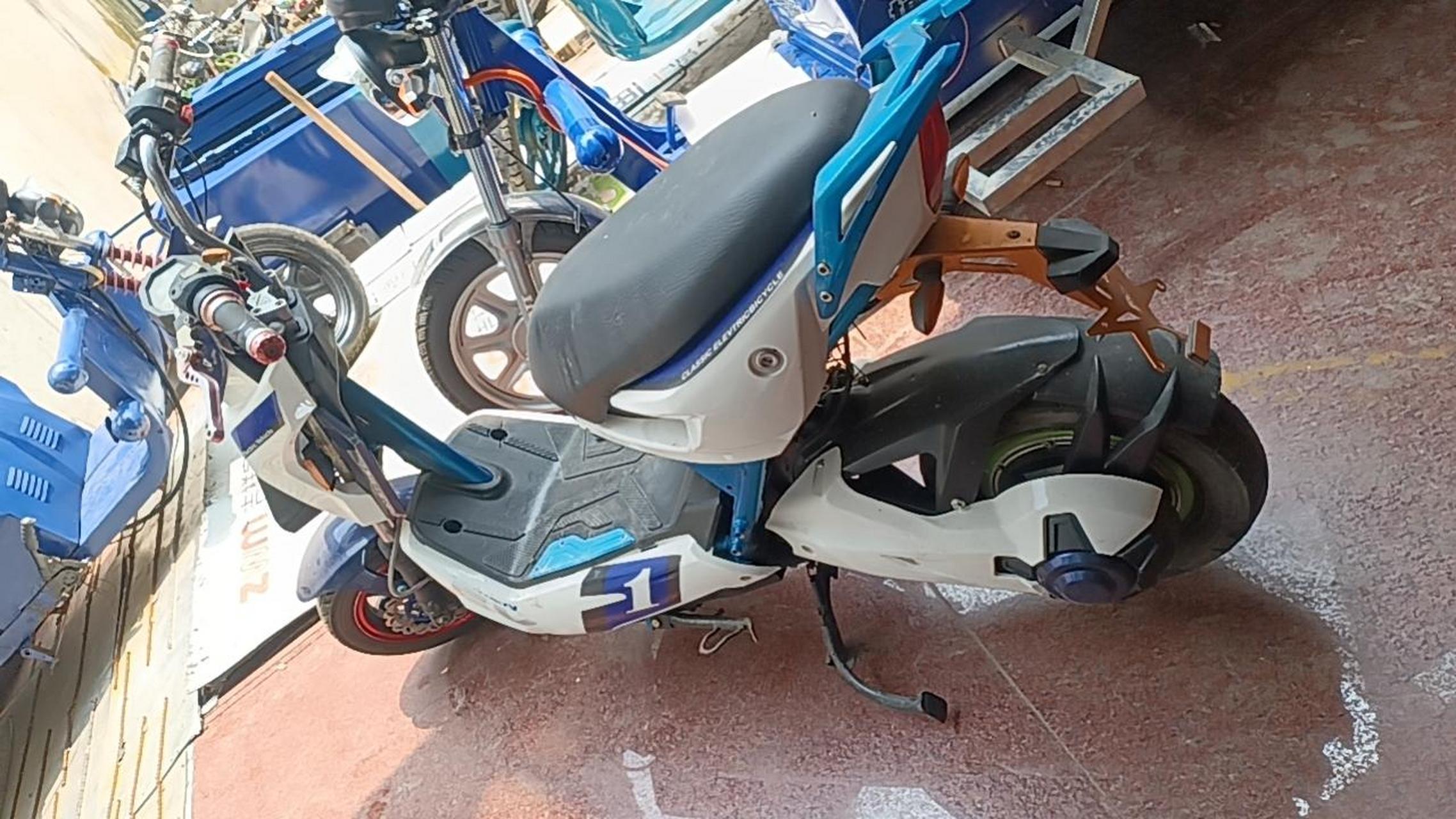 雅迪战警只要999元全新电池