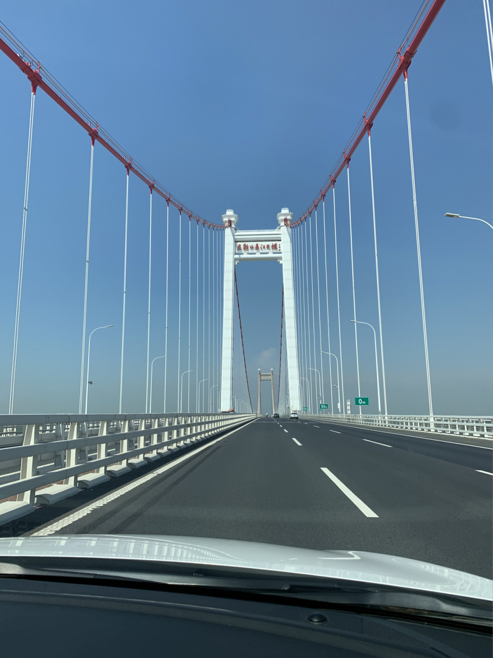 马鞍山长江大桥西起姥桥枢纽,上跨长江水道,东至马鞍山东枢纽.