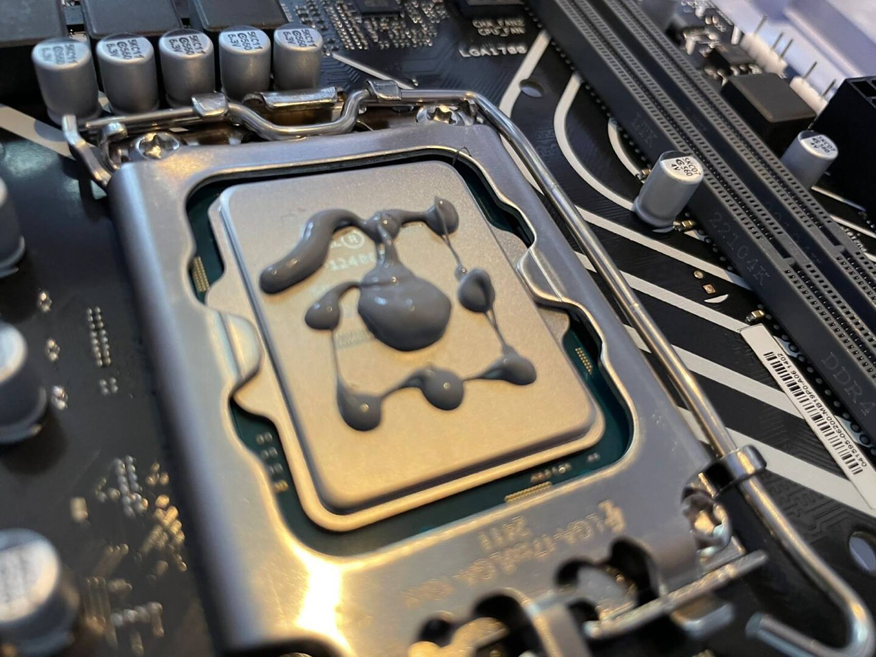 处理器:i5-12400f 主板:华硕h610m-a 固态:西部数据sn570 1tb 内存条