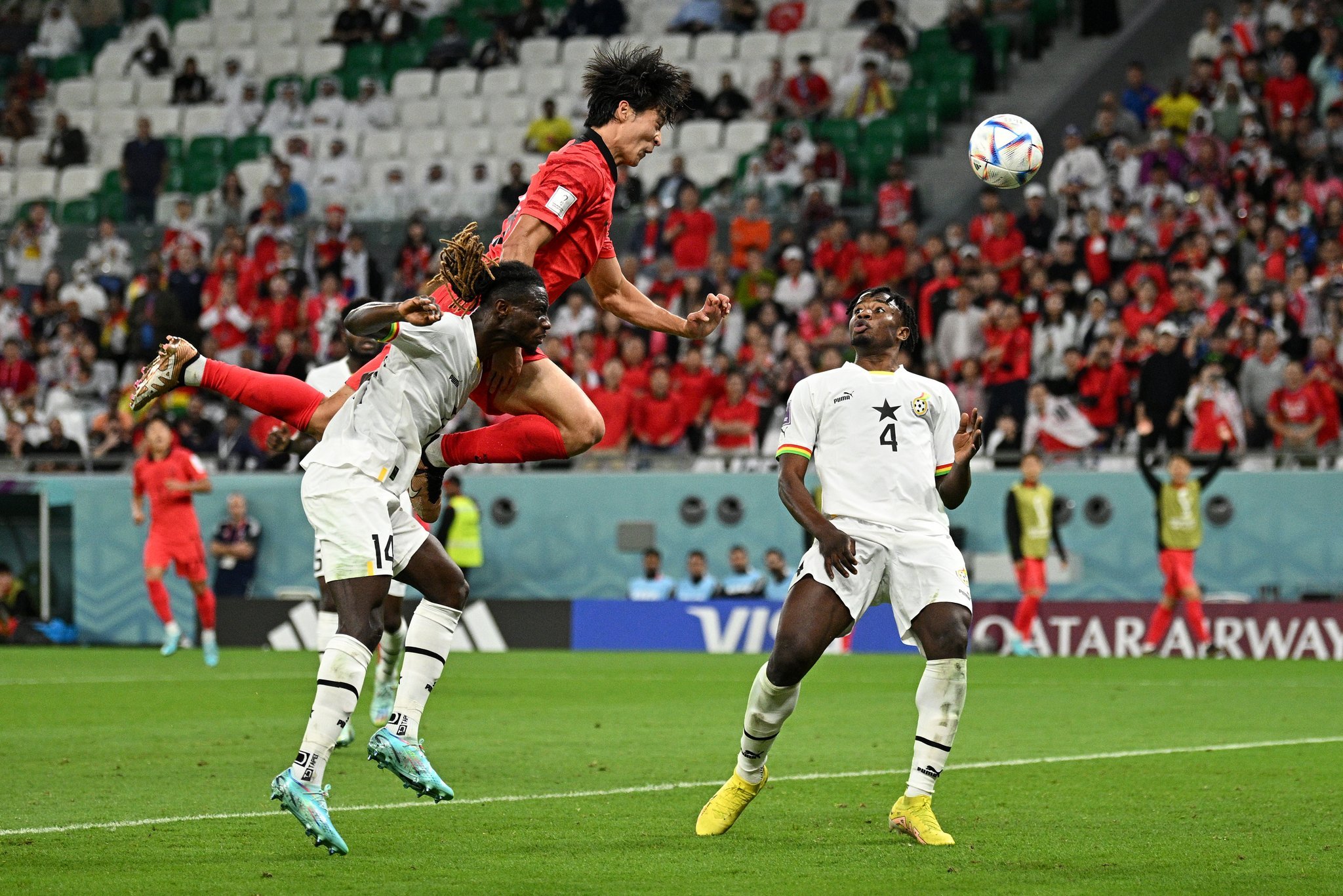 葡萄牙vs韩国(韩国2:1绝杀葡萄牙 压哨晋级16强)