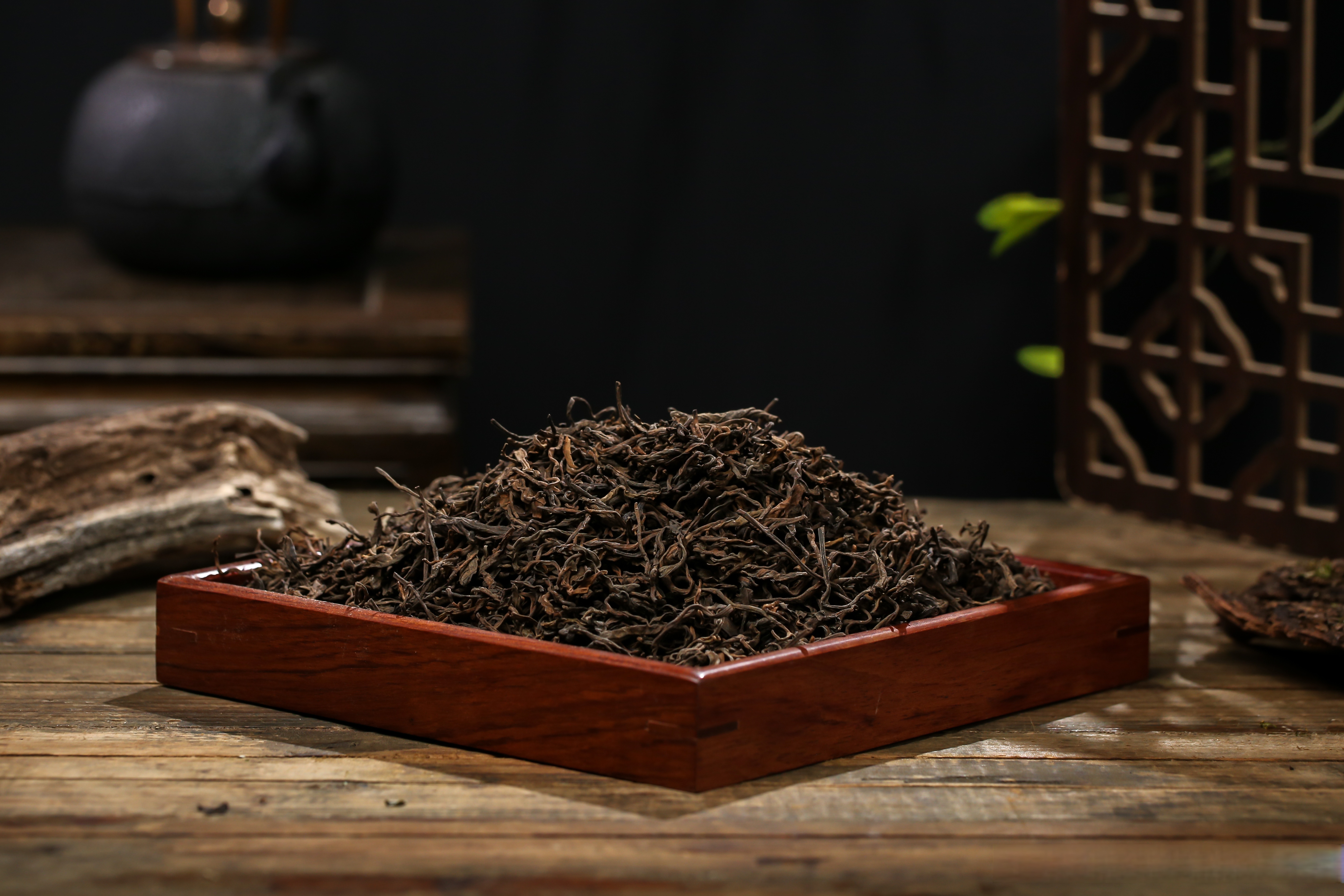 勐库大叶种,云南大叶茶英豪 2021勐库纯料古树熟茶,条索修长肥壮 质感