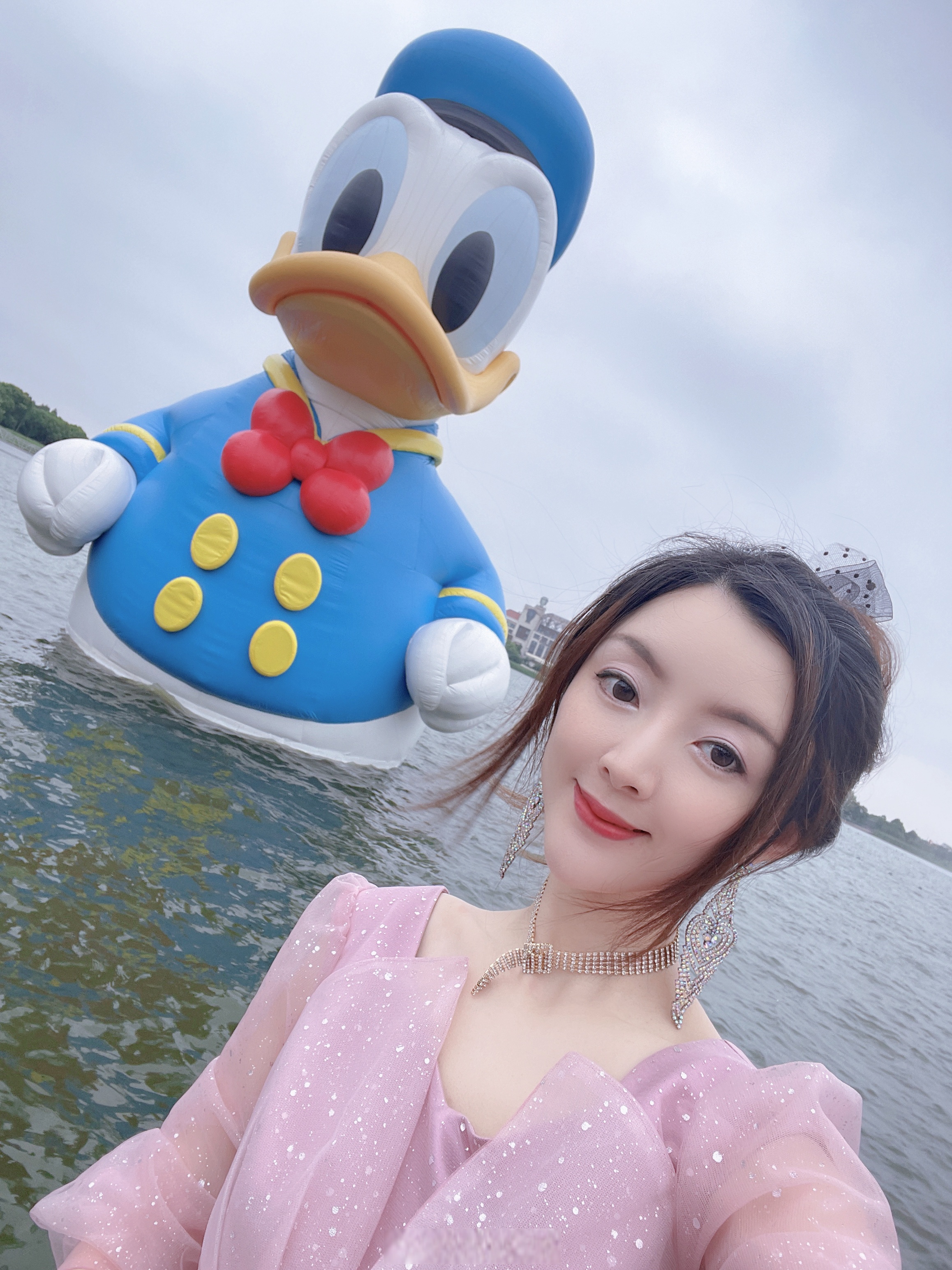 入住的迪士尼酒店主题套房,优先入园