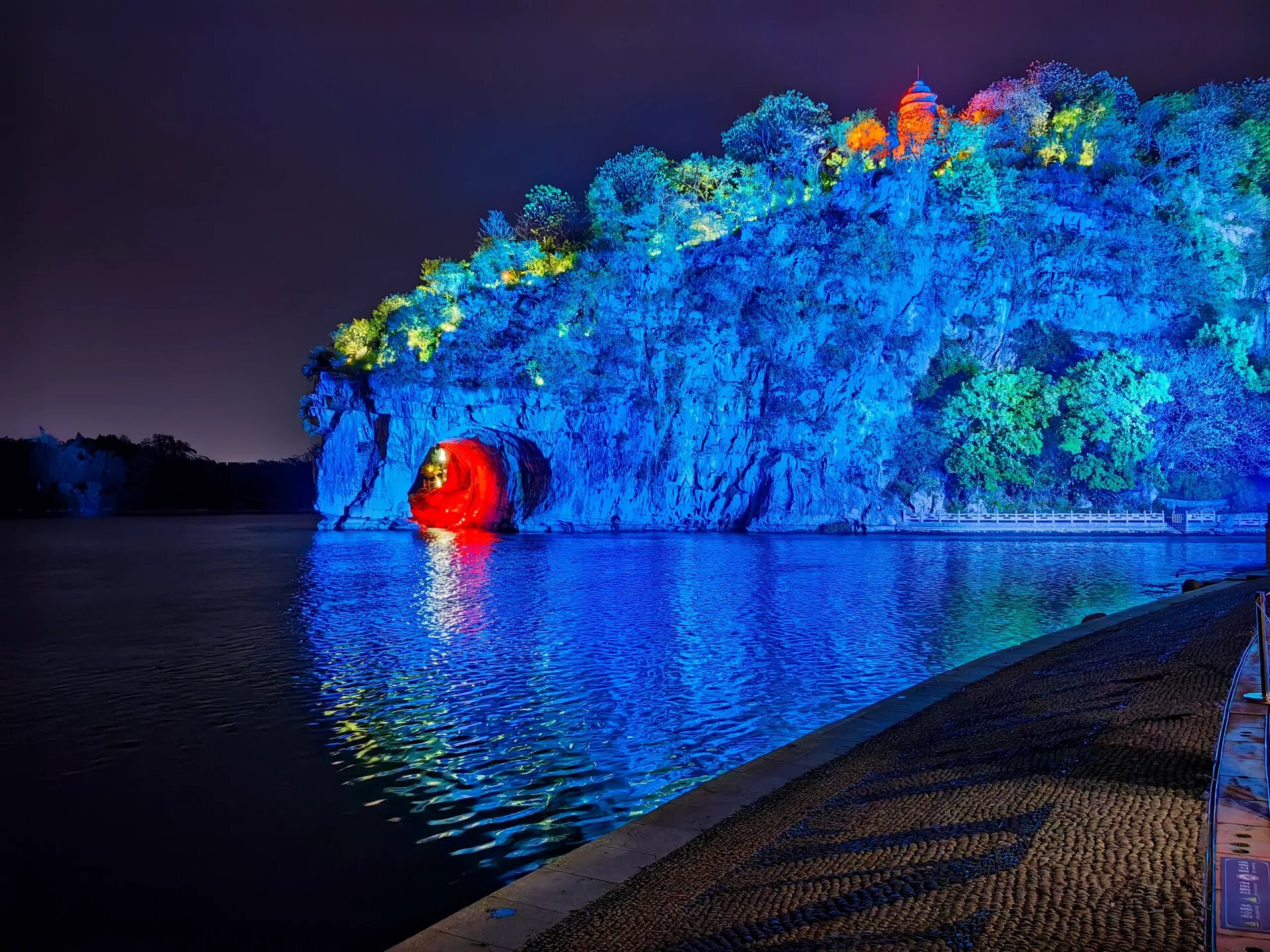 桂林象鼻山夜景图片图片