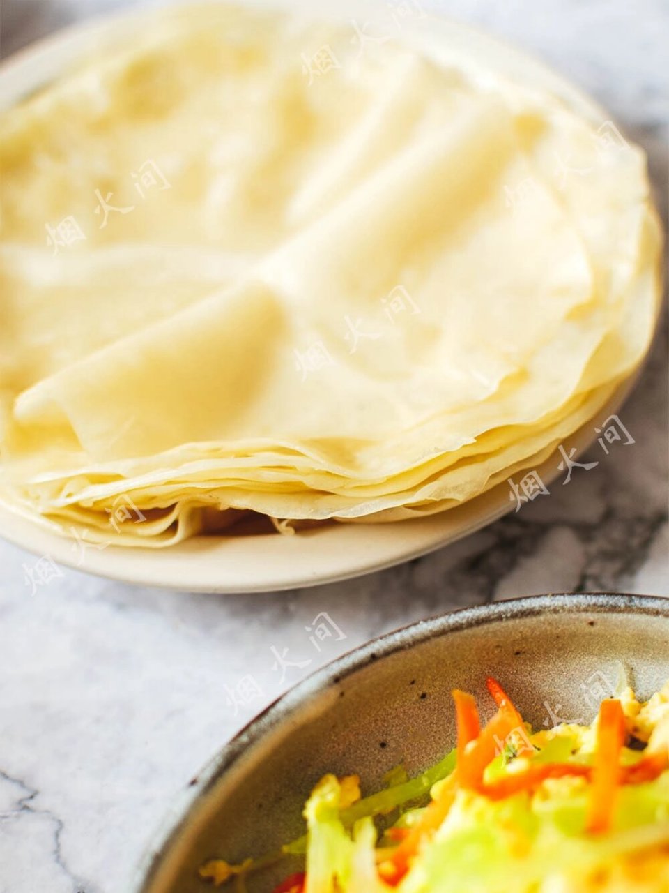 红枣五谷豆浆04 简单又满足的一餐78 饺子皮春饼的做法: 1,饺子皮