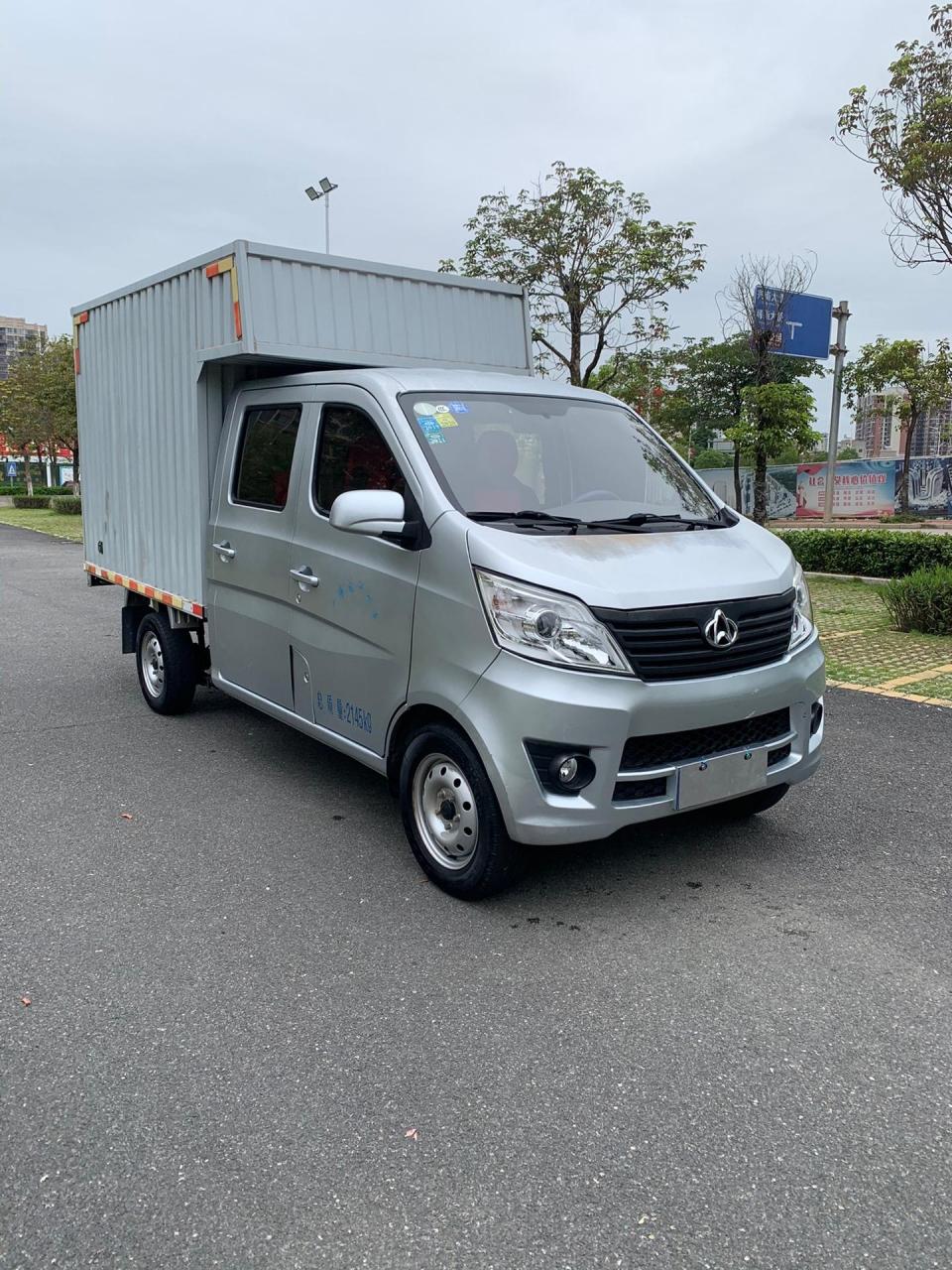 18年长安星卡s201 双排厢式货车1.5l 安全行驶1.