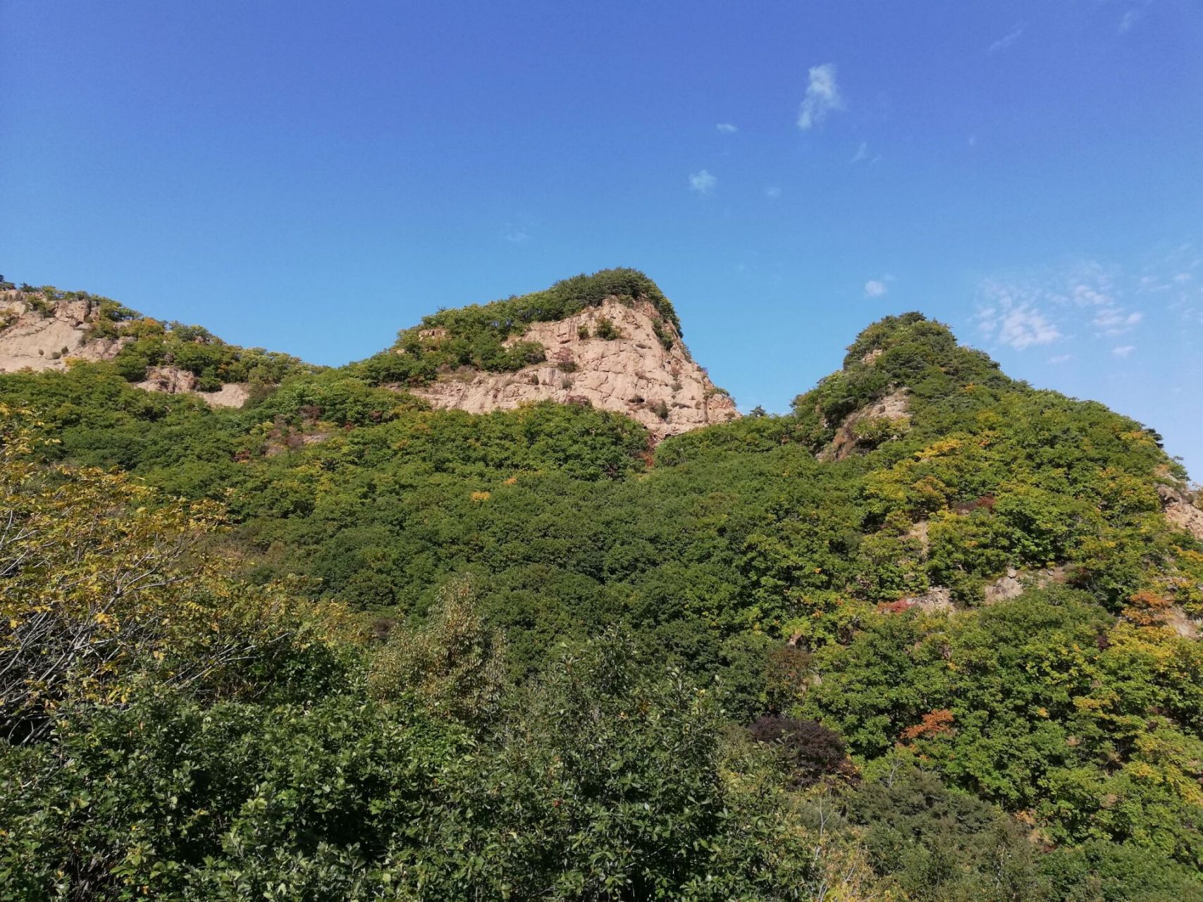 蛟河拉法山 拉法山国家森林公园要好好游览得整整一天,它有"九项铁叉