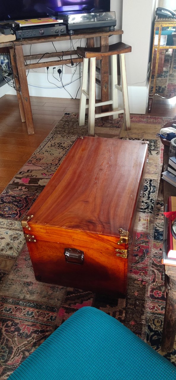 老樟木箱生漆翻新改色五金件定制更换  老樟木箱是二三十年年代家家户