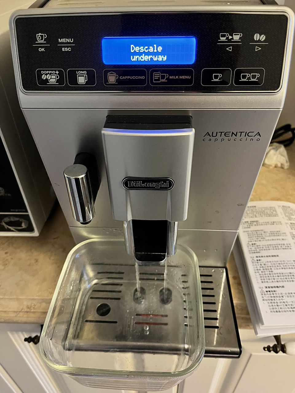 660德龙自动咖啡机除垢教 机器上出现decale说明要除垢了.