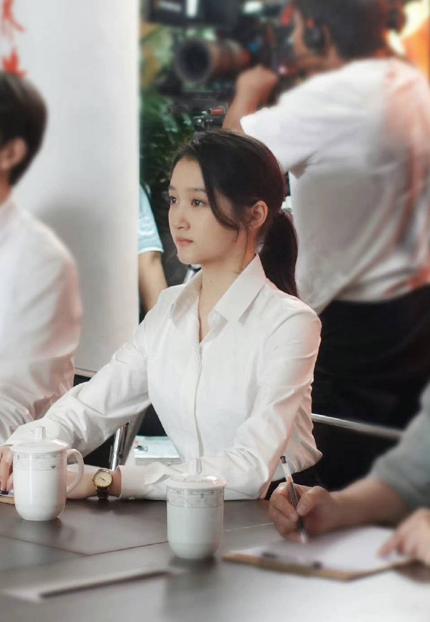 10月6日v榜电视剧播放指数top10:底线 大考胡同 简言的夏冬 勇者无惧