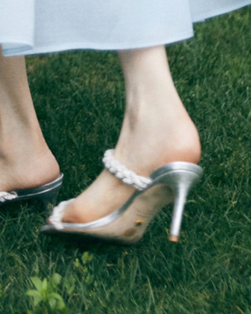 【章若楠】90:银色麻花双绑带高跟凉鞋