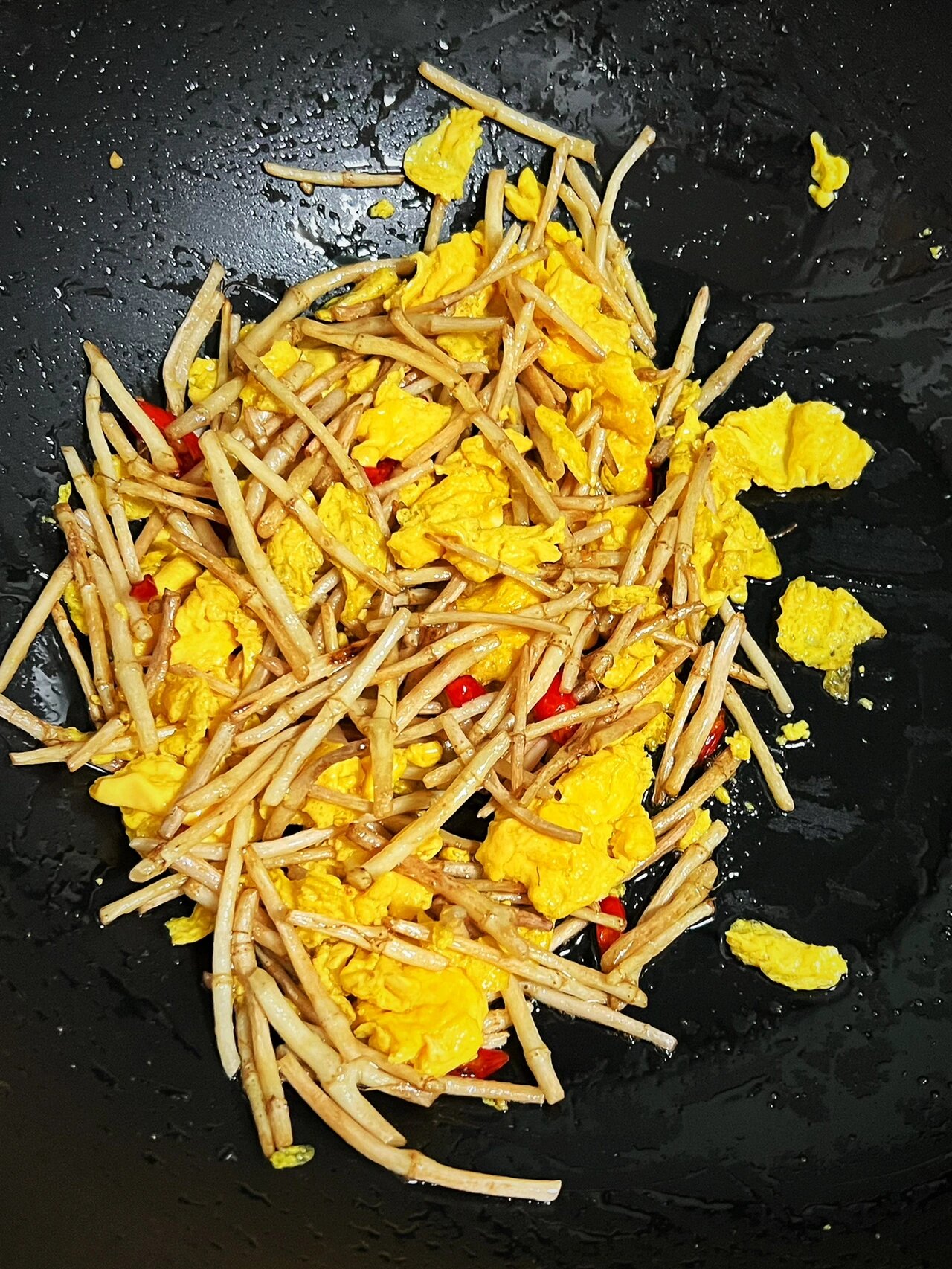 鸡蛋炒鱼腥草(折耳根