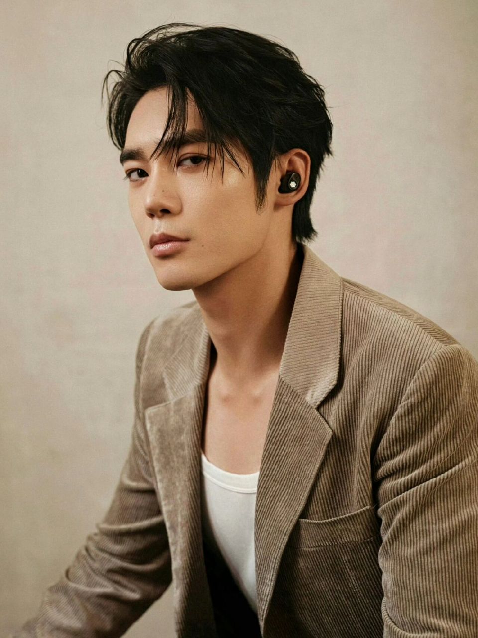 谁教你摆出这种看垃圾的眼神的? 好拽啊