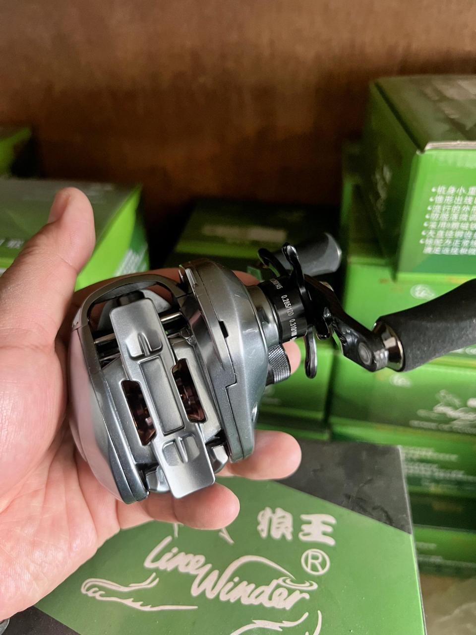 狼王碳立方三代水滴轮,碳纤维主体,自重只在一百七八十克,10个不锈钢