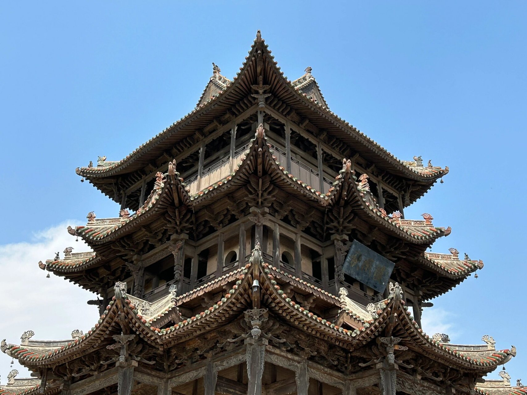山西古建筑之 万荣后土祠·秋风楼      后土祠 位于万荣的黄河岸边