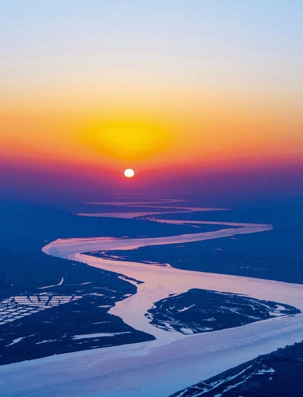 美图欣赏——黄河之水天上来 清晨,当第一缕阳光洒在大地上,黄河边的