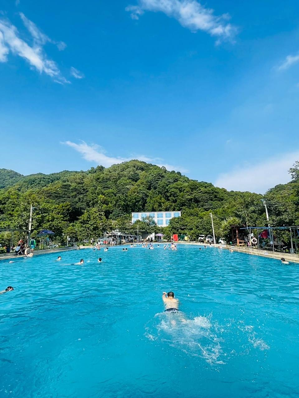 山泉水大泳池91 游完泳再吃个农庄刚刚好 导航:广州帽峰山甜橙农庄