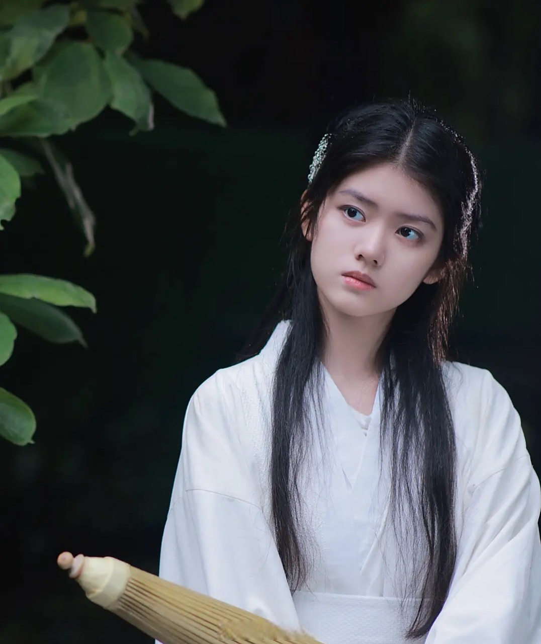 赵蕴卓和张婧仪是同一个类型,倔强小白花脸.适合演青春疼痛文学.