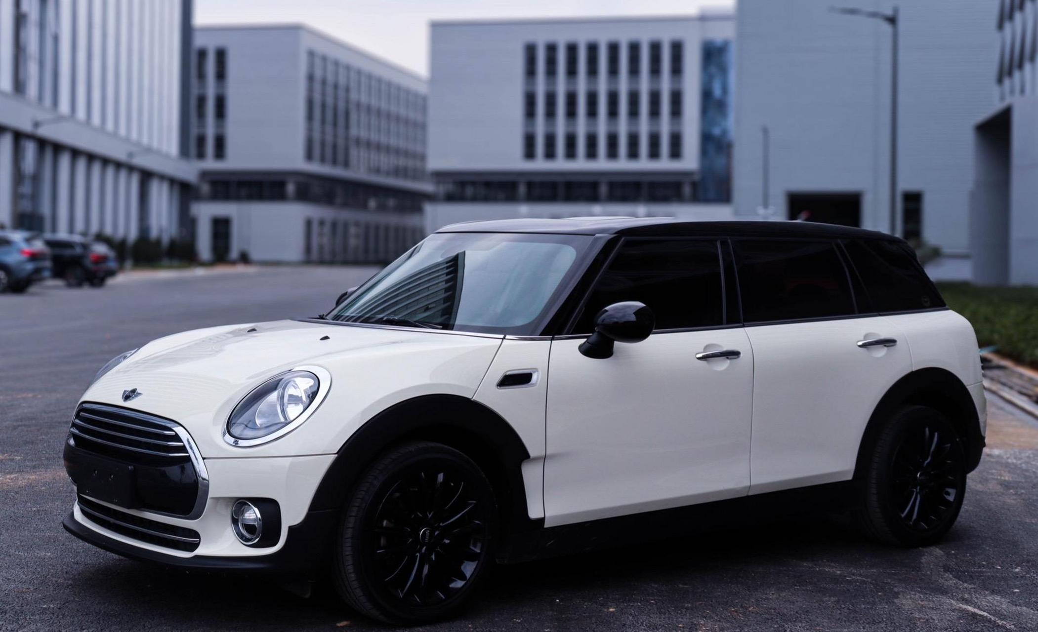 宝马mini clubman六门版.并不是mini clubman都有侧面对开门!