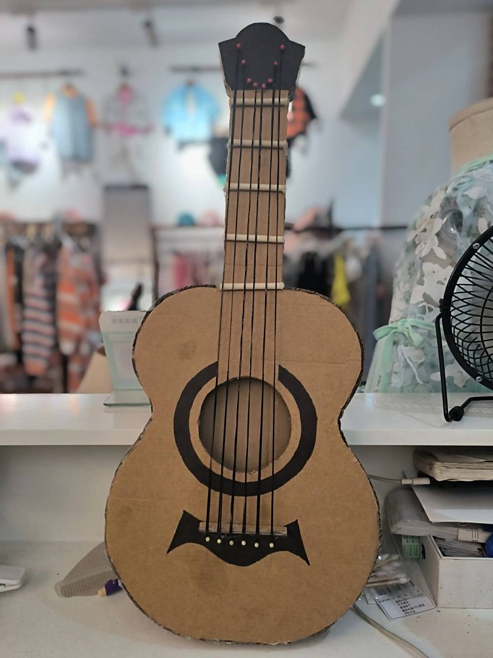 利用废旧物品自制乐器#手工吉他#纸箱制作