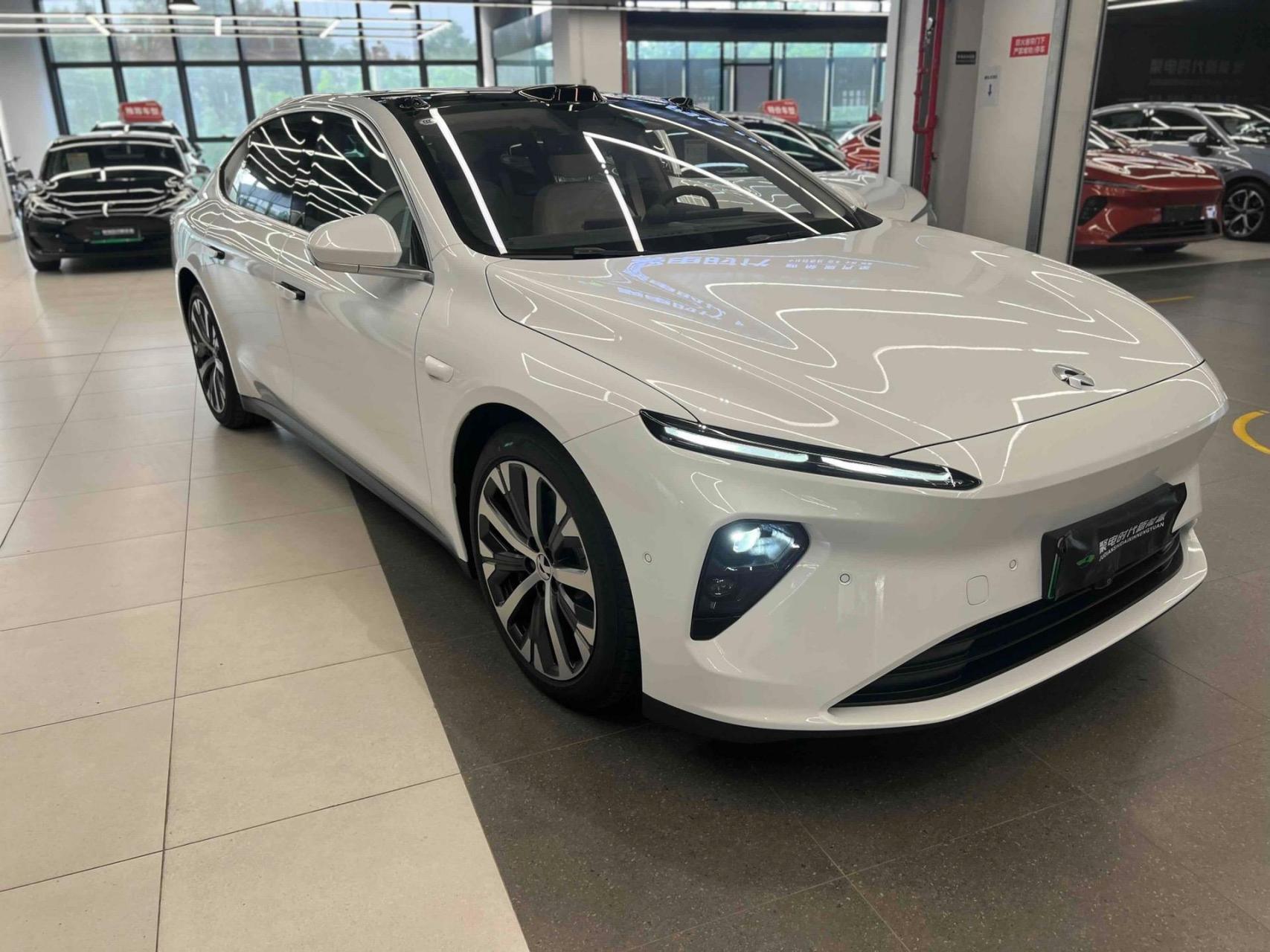 蔚来et7 2023款 75kwh白外白.