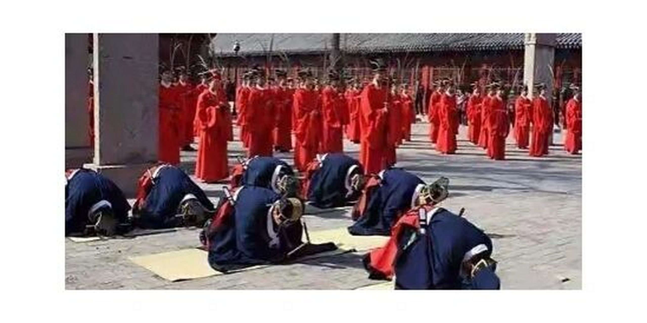 大臣跪下图片表情包 撩人图片 早安套路聊天技巧