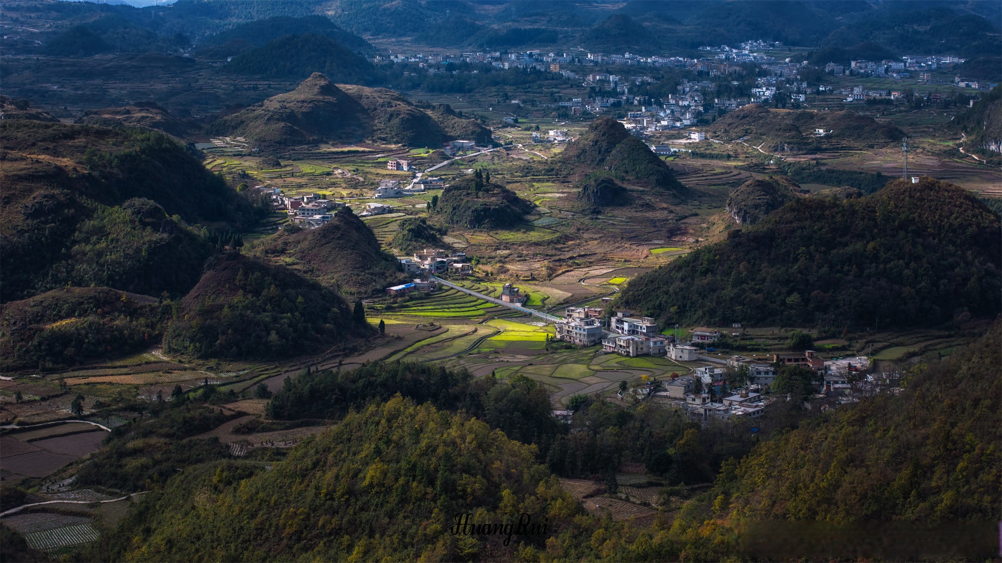 贵阳花溪高坡云顶花海,位于贵州省贵阳市花溪区高坡乡贵阳云顶滑雪场