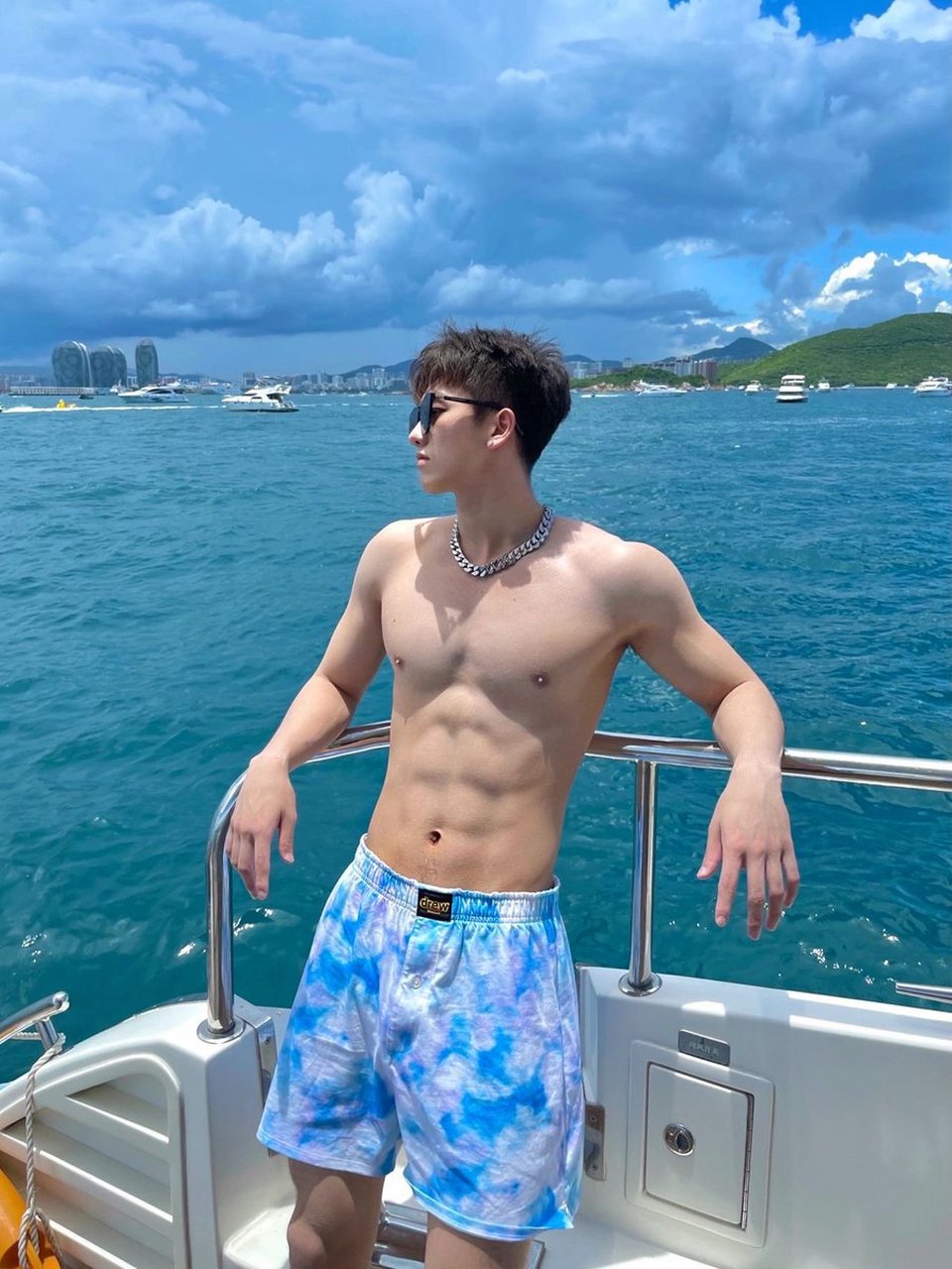 帅哥出海系列,谁能抵抗得住这性感的腹肌啊 彩虹960202大帅哥