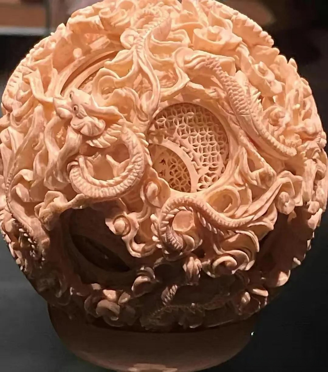 1915年巴拿马万国博览会上,日本制造的鬼工球比中国的鬼工球多出一层