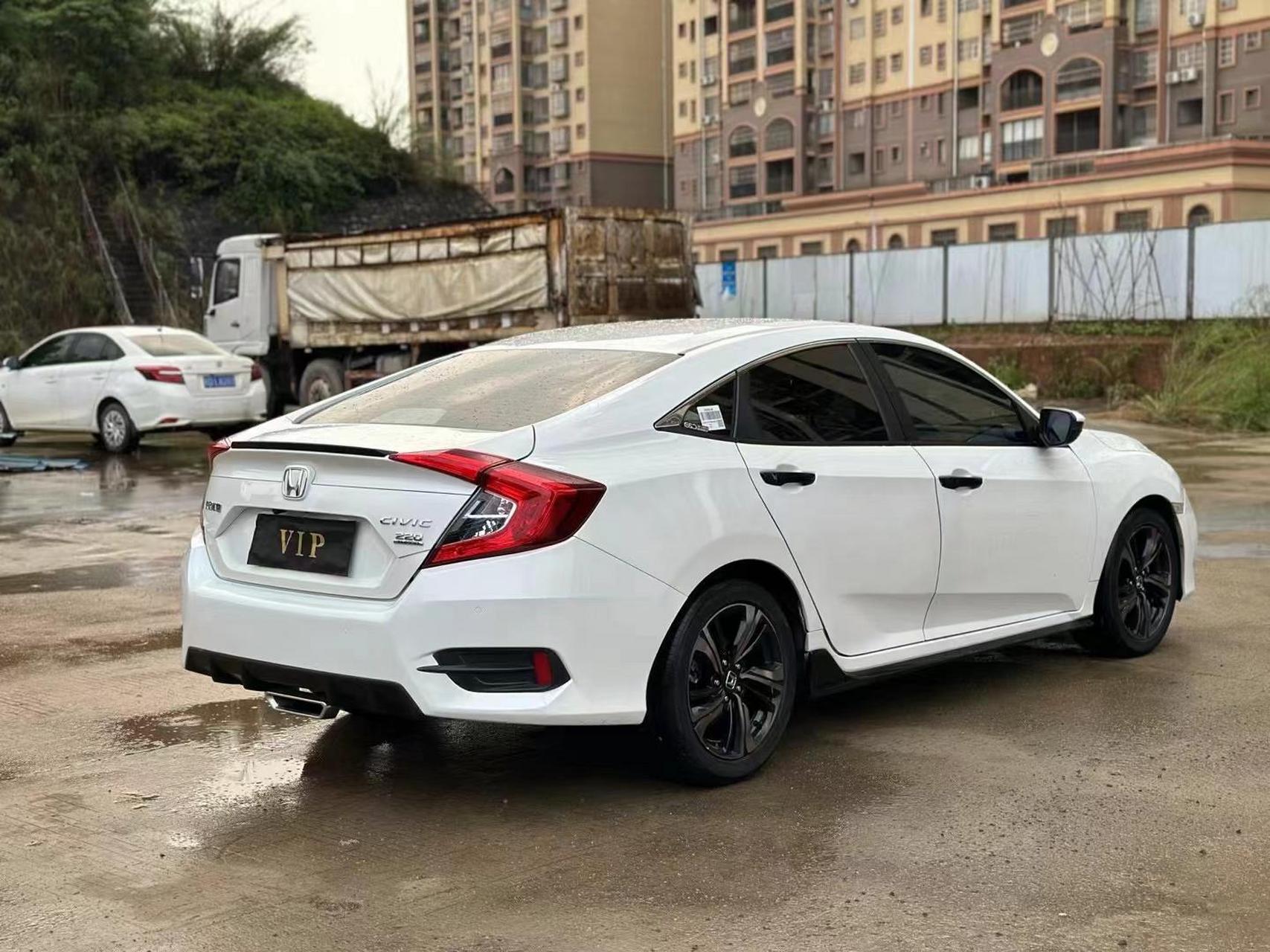 拿下2021年上牌最美珍珠白 本田思域,1.