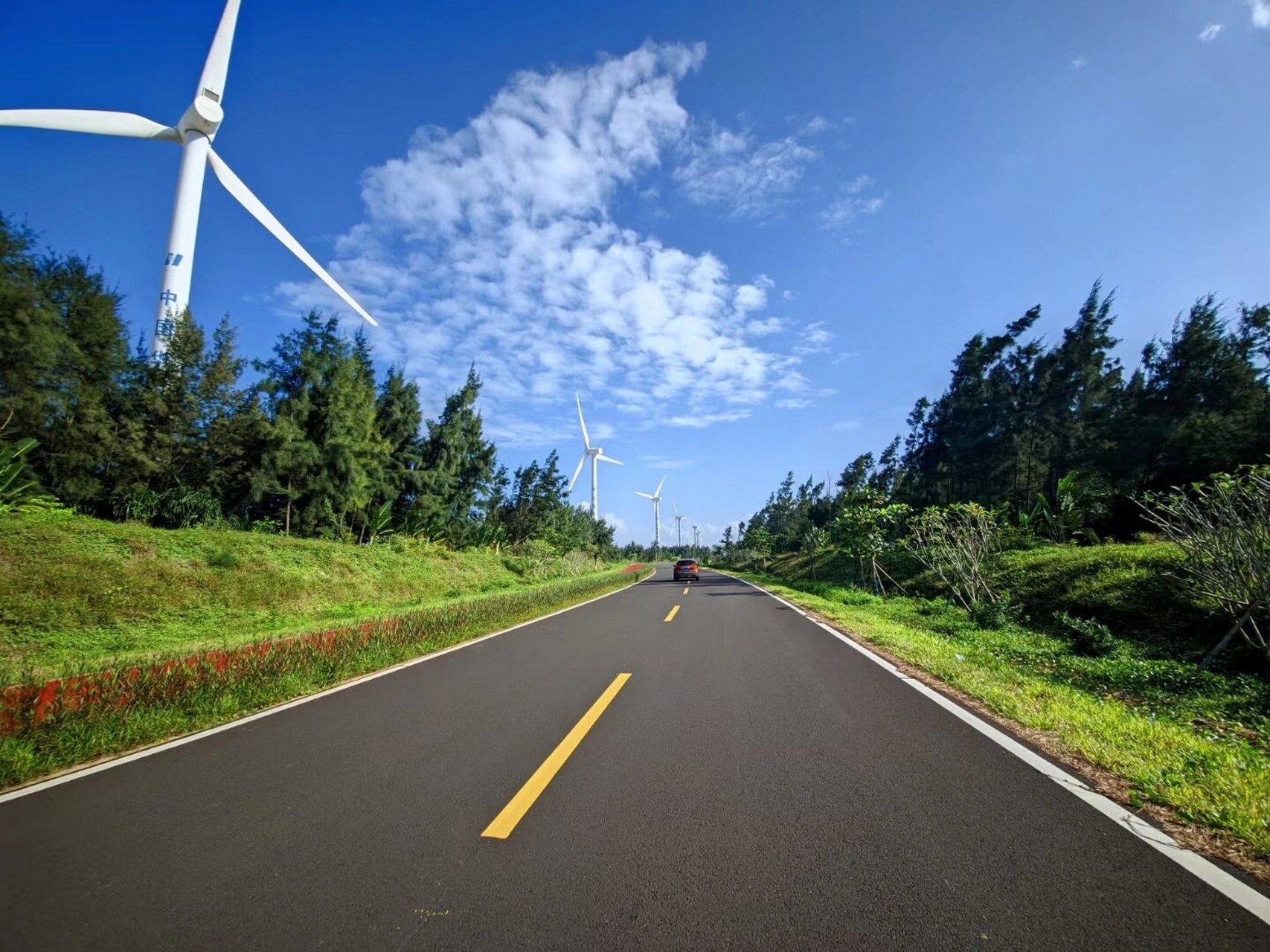 海南环岛旅游公路 海南环岛旅游公路,一圈1040公里,东线480公里,西线