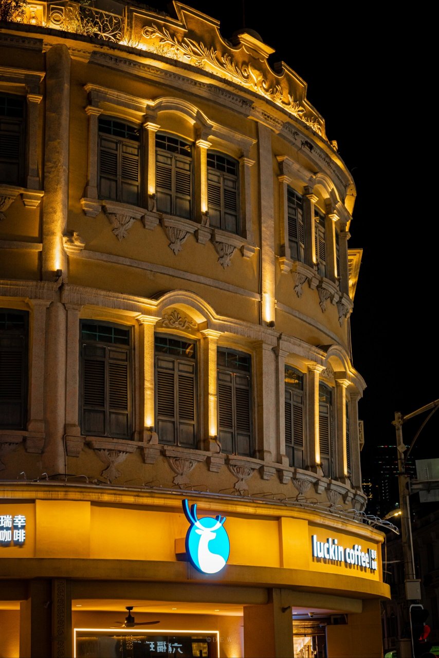 厦门 · 繁华夜景中山路步行街 晚上到达的厦门镇海路地铁站 从地铁口