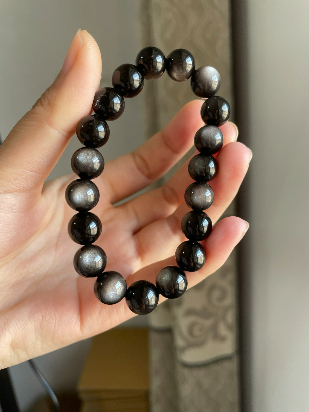 对比其他动不动过百上千来说,黑曜石算是非常便宜的了.