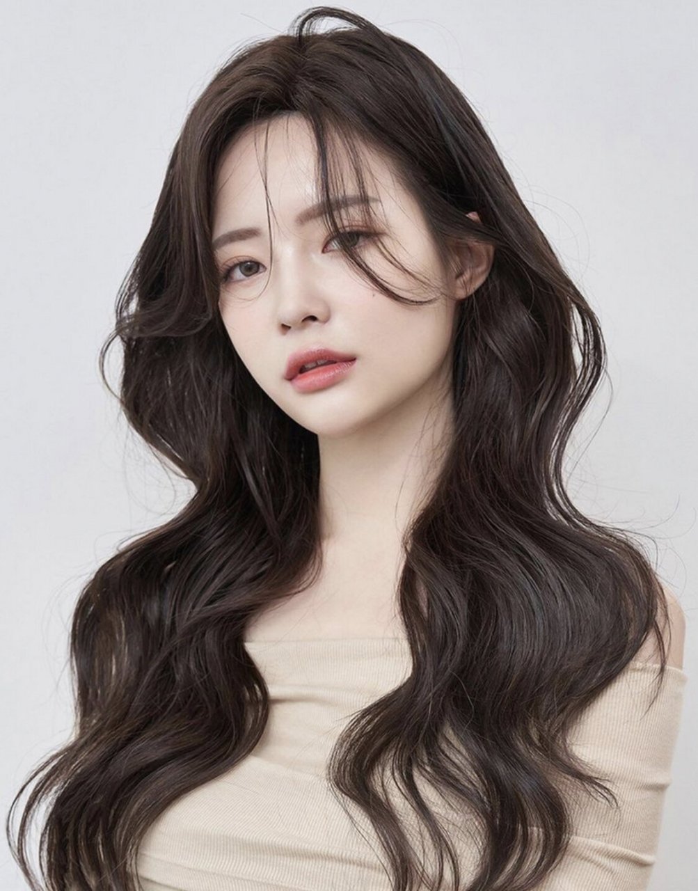 超级有质感的"咖啡棕" 超级有质感的"咖啡棕"又显白的发色 温柔甜美感