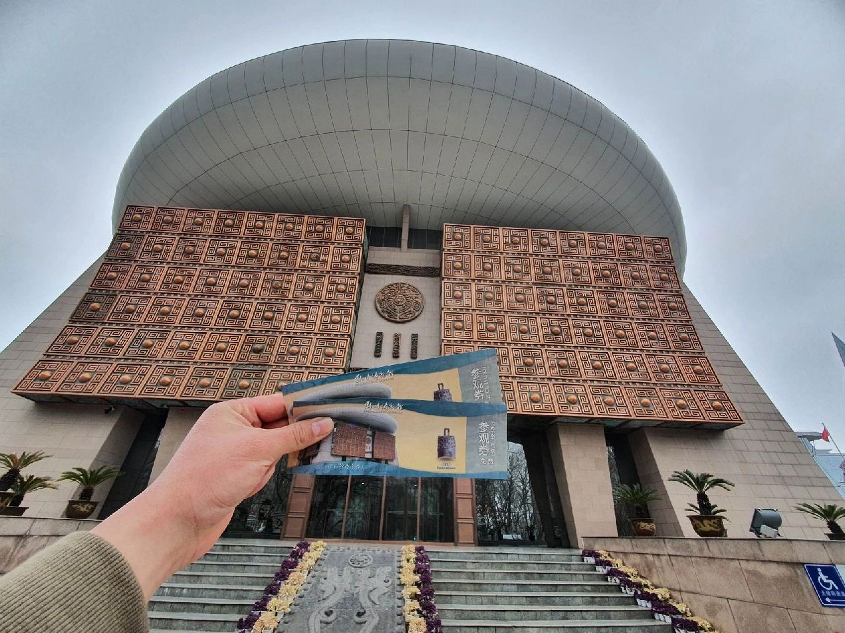 郑州博物馆 郑州博物馆是免门票的,在门口找到售票处,用身份证可以