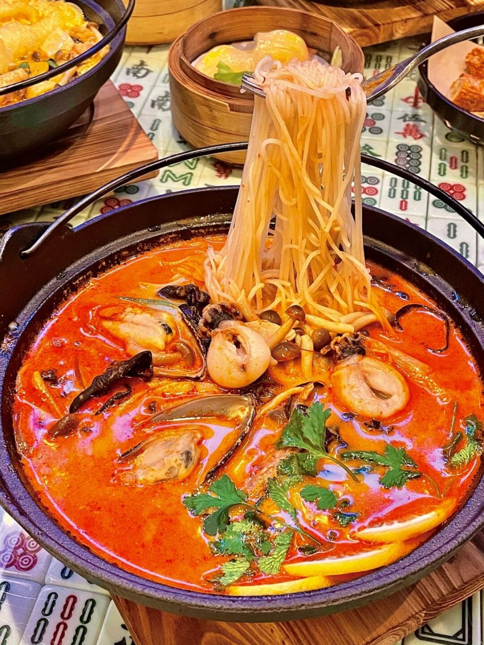 在青岛7515陈小春港餐厅的冬阴功米线好好吃97 还有人没来过